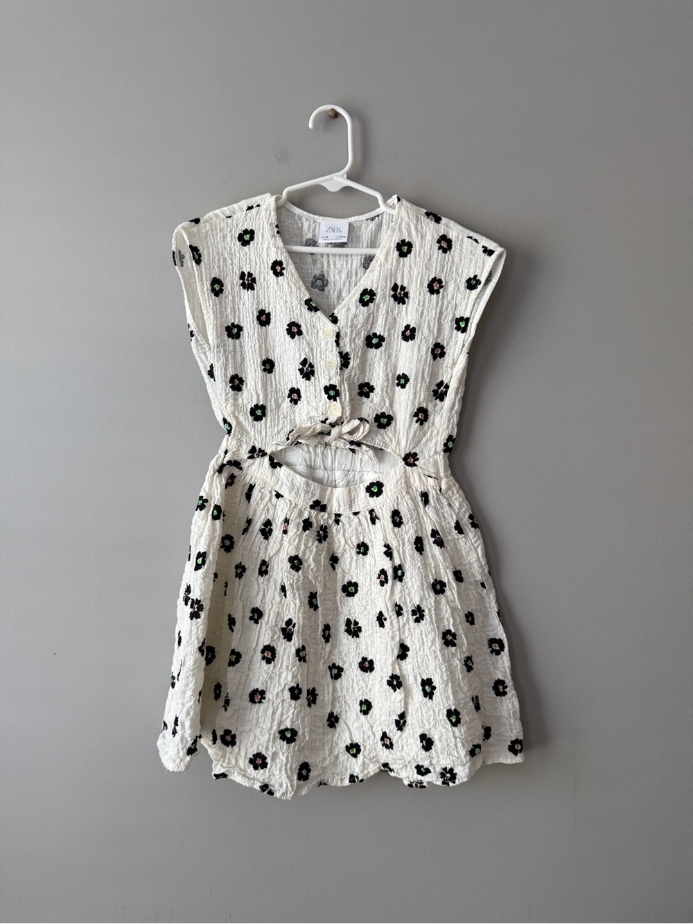 Zara Kids White Dress with Black and Green Floral Dots size 6